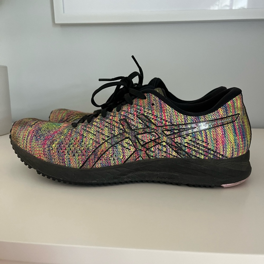 ASICS woman’s 9.5 trainer sneaker